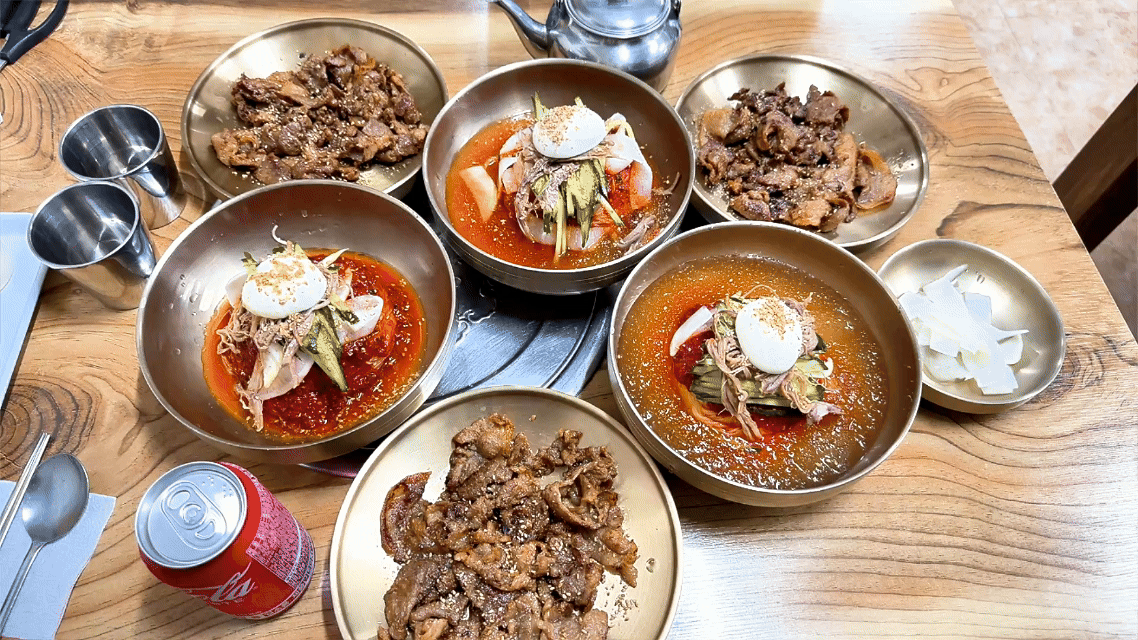 전포동 카페거리 맛집 줄 서서 먹는 '고기주는밀면집 전포밀면' 솔직 후기!