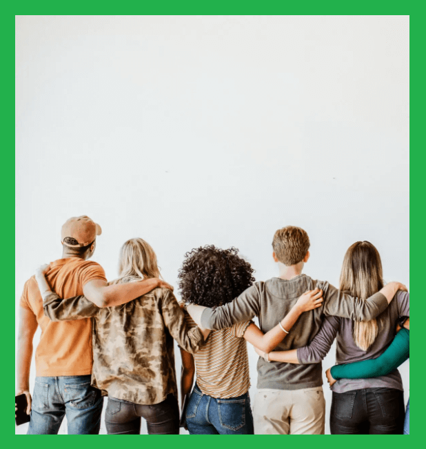 여러-청년-뒷모습