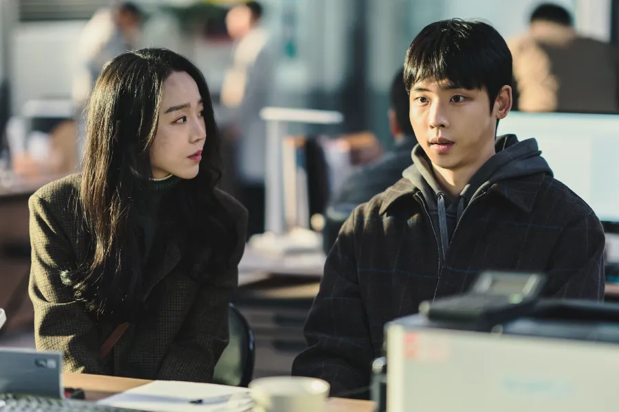 고진형(박정우)을 도와주는 소시민(신혜선)