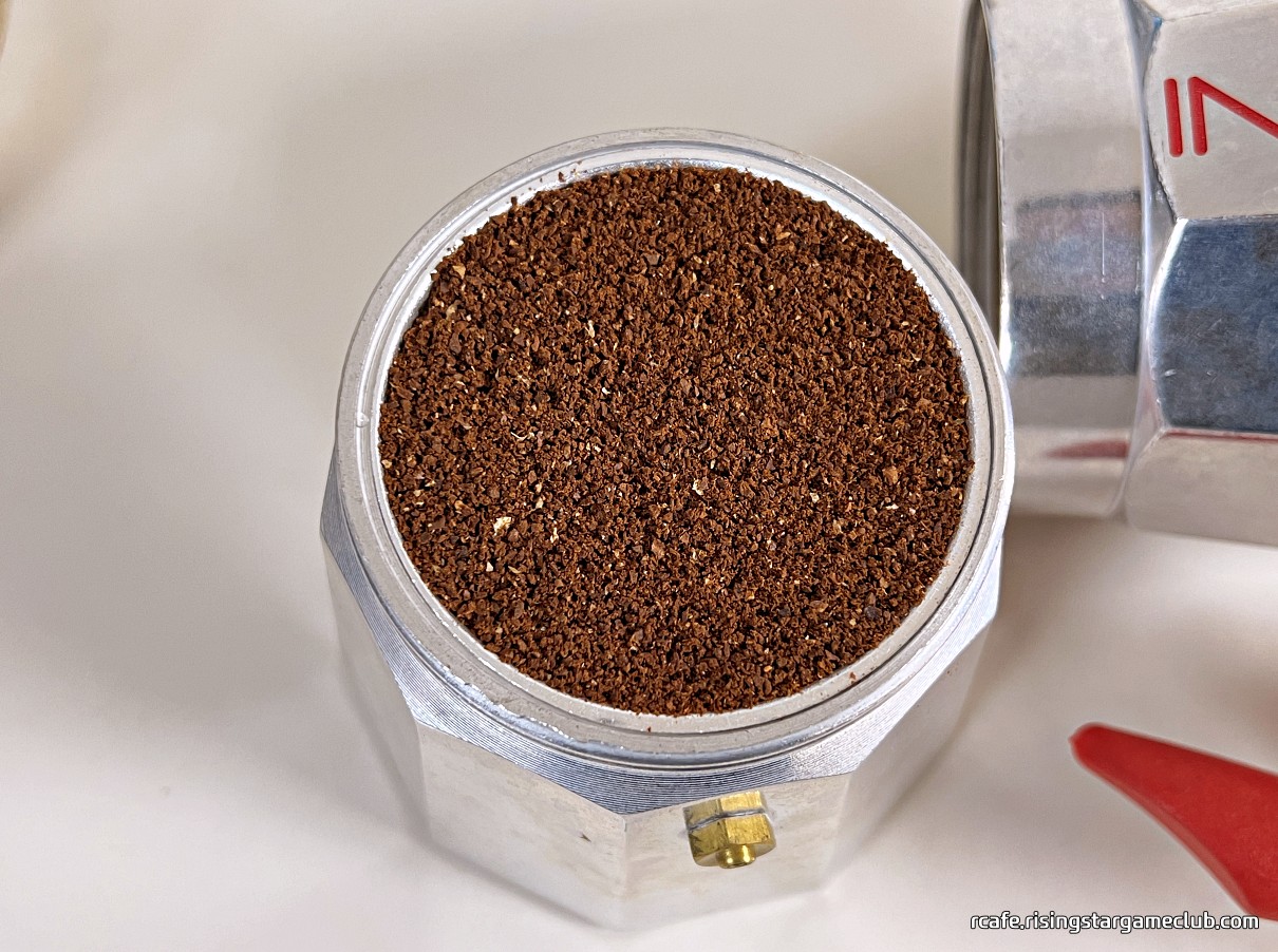 T스탠다드 에티오피아 예가체프 G2 원두를 분쇄해 놓은 사진