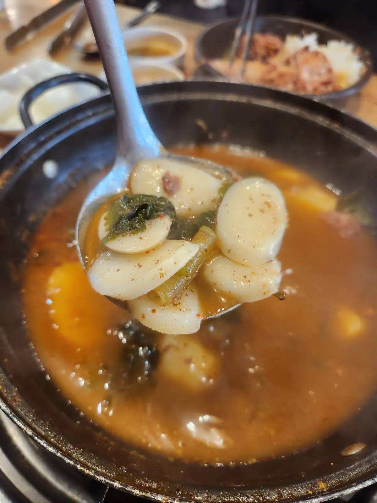 일산-맛집-옛골산더미감자탕-사이드메뉴-추가사리-푸짐한-떡-사리