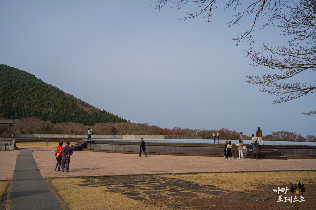 제주 돌문화공원 하늘연못