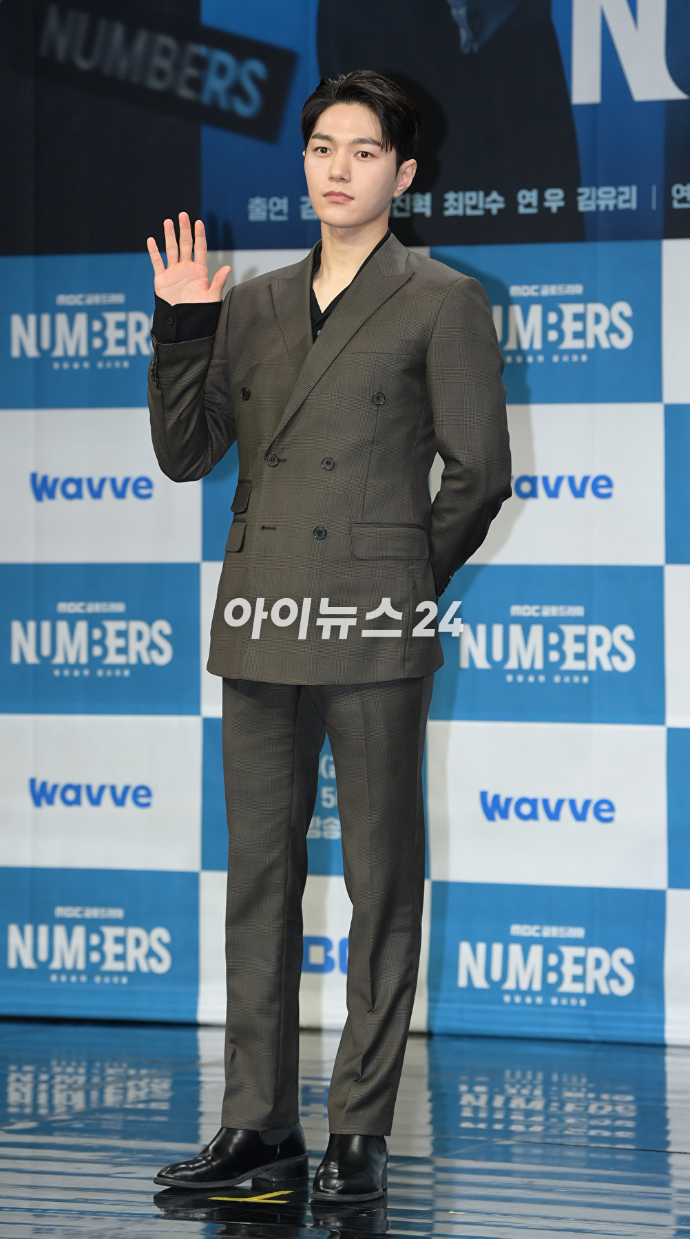 배우 김명수(인피니트 엘)가 23일 오전 서울 마포구 상암동 MBC 골든마우스홀에서 열린 MBC 새 금토드라마 &#39;넘버스 : 빌딩숲의 감시자들&#39; 제작발표회에 참석하고 있다. [사진=정소희 기자]