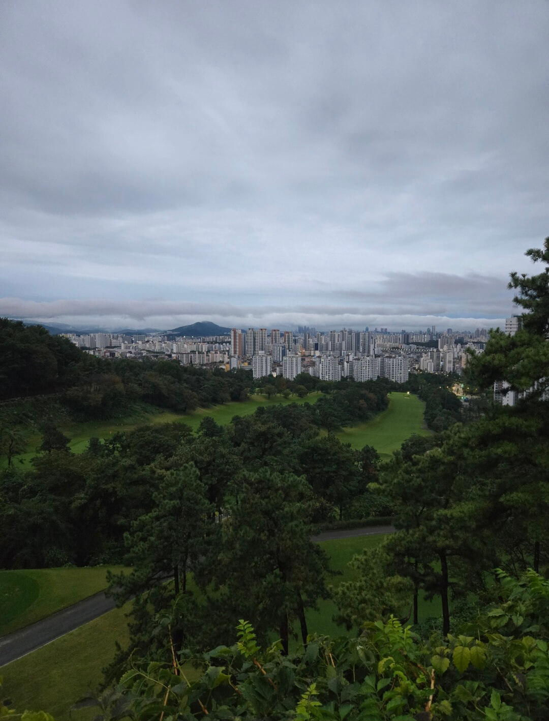 아웃코스 아파트뷰 전경