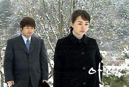 서로를 이해하려 애쓰지만 점점 멀어지는 부부의 심리를 섬세하게 담은 드라마 이미지