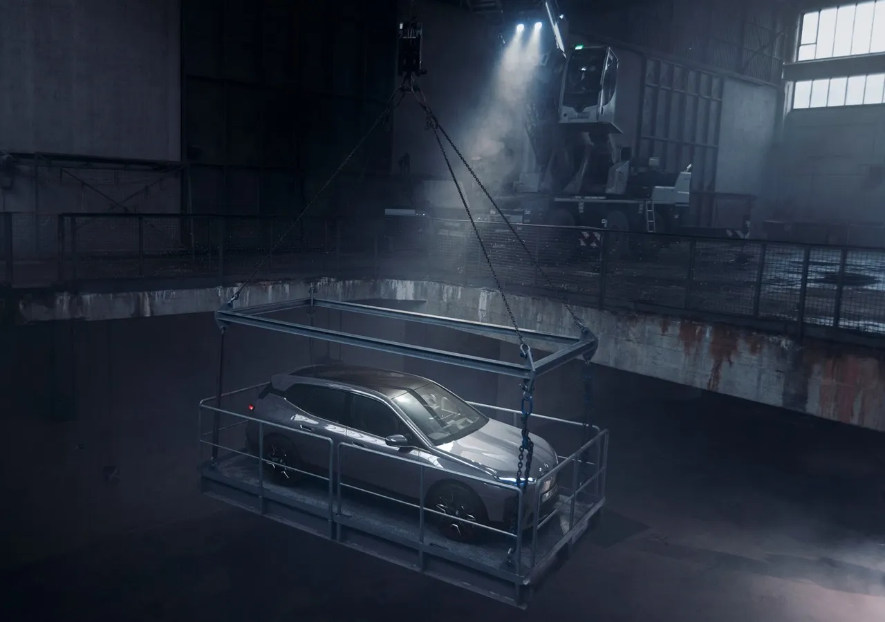 BMW IX M60 차량 이미지