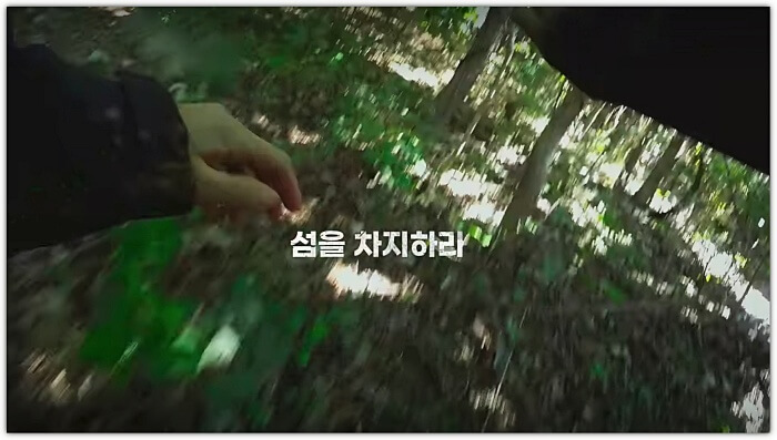 숲을-뛰고-있는-여성