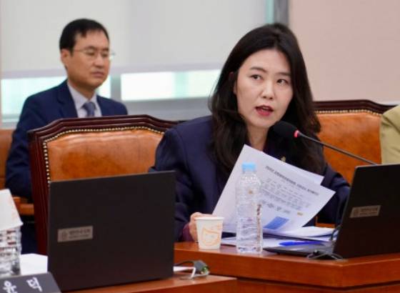 강유정 대변인 프로필, 나이, 저서, 영화 평론가, 문학 비평가