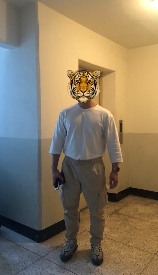 데일리 룩(오뭘입)_무신사스탠다드 슬리브 반팔, 자라 카고바지, 나이키 에어맥스 95 형광 OG OOTD