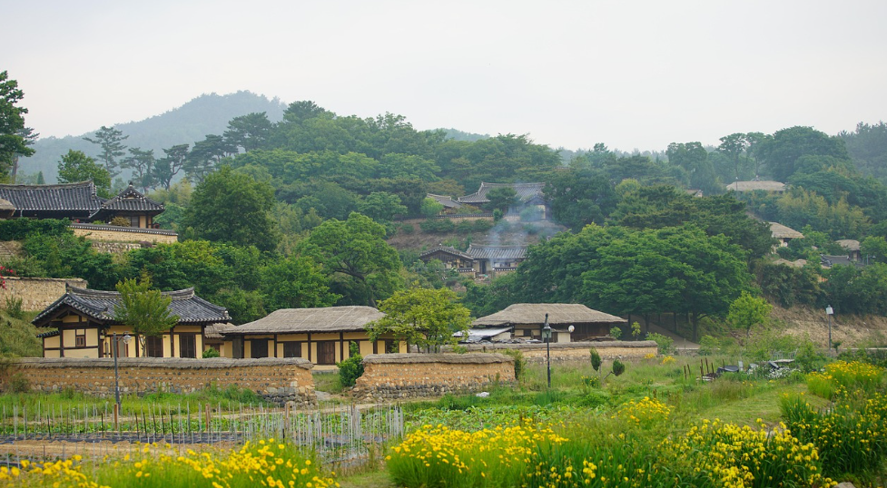 한옥 마을의 모습