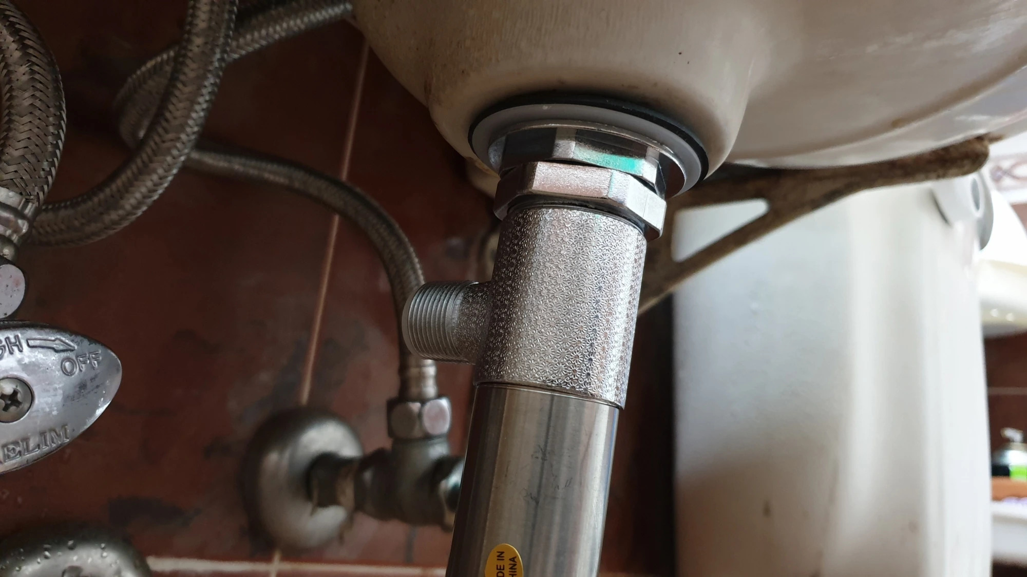 연결 배관 끼운 모습