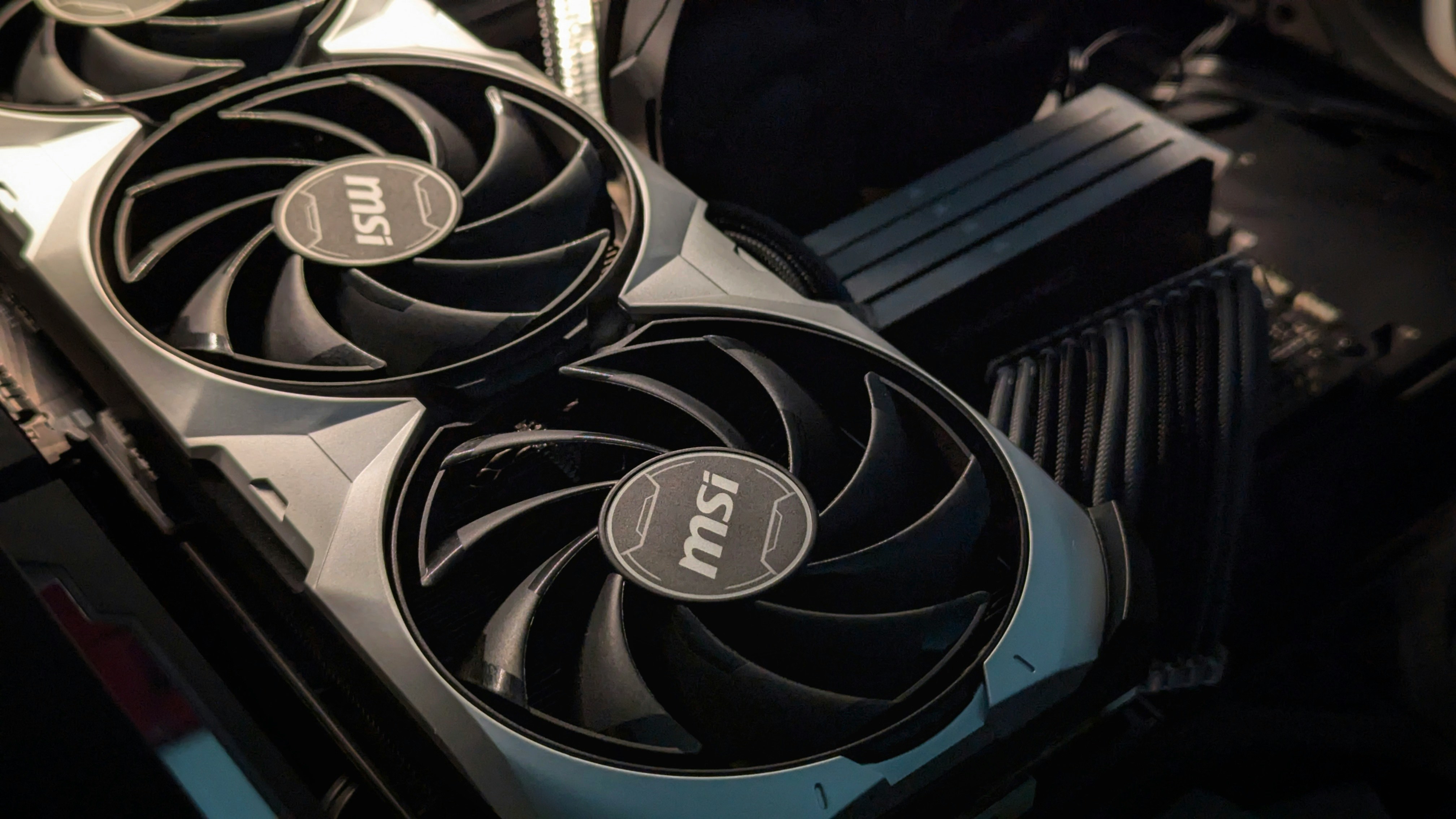 최신 그래픽카드 트렌드 (2025, AI, 게임)