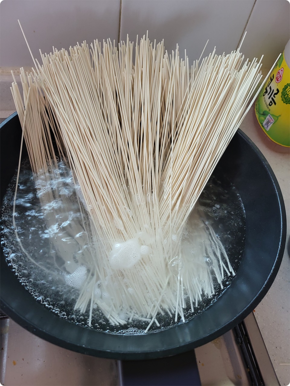 면을 넣어 줬어요~