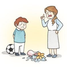 축구하다-화분을-깨뜨려-엄마에게-혼나고있는-어린이