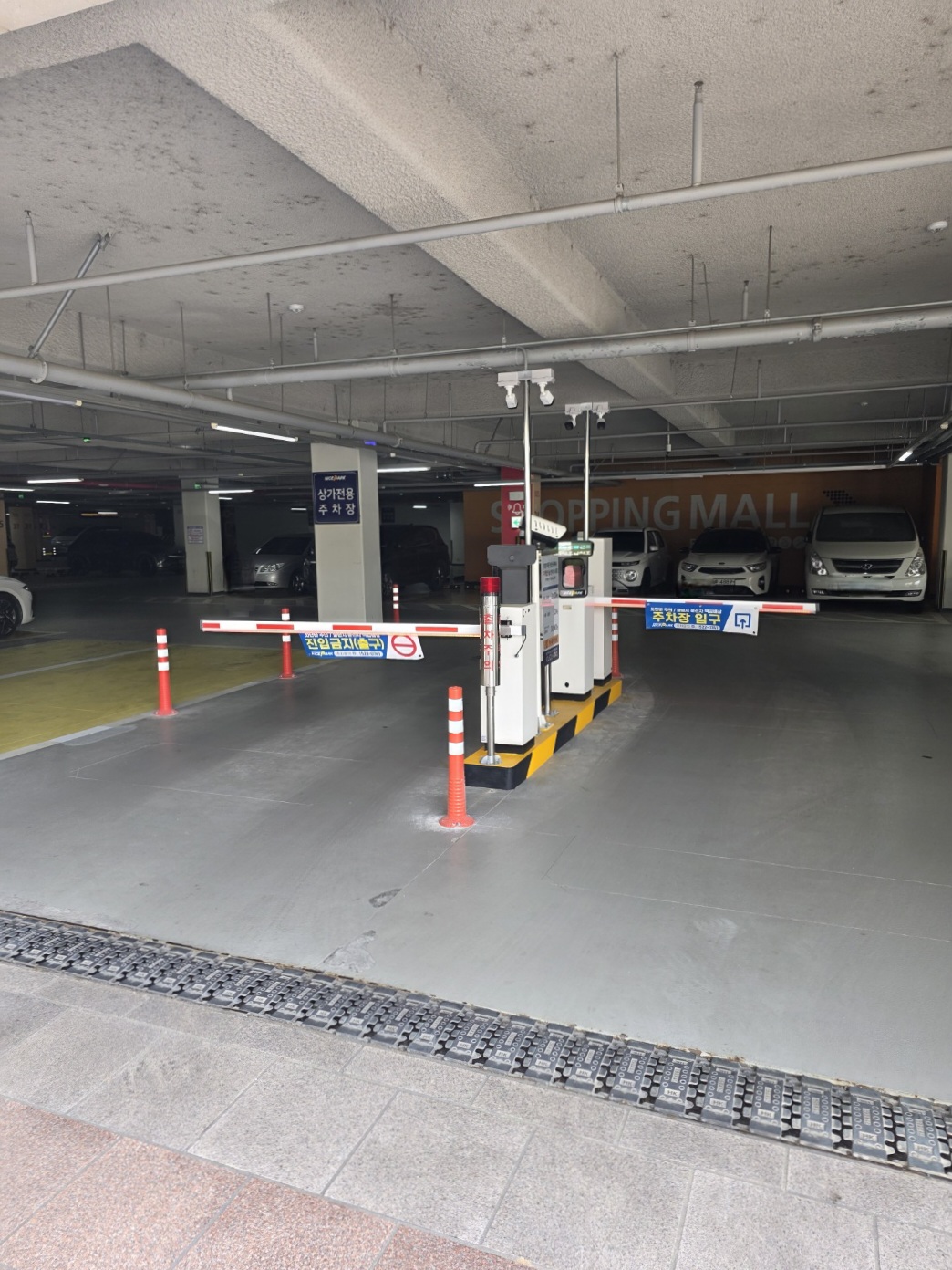 편리한-출입차가-가능합니다.