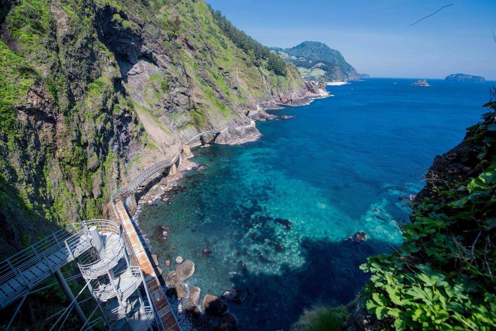 행남 해안산책로 에메랄드빛 바다 위를 걷는 기적