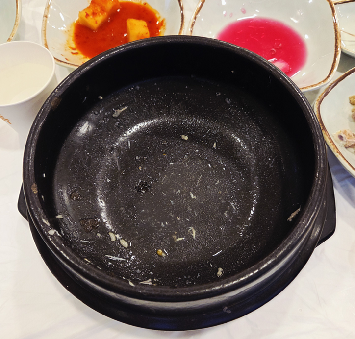삼계탕을 다 먹은 후 빈 그릇 사진