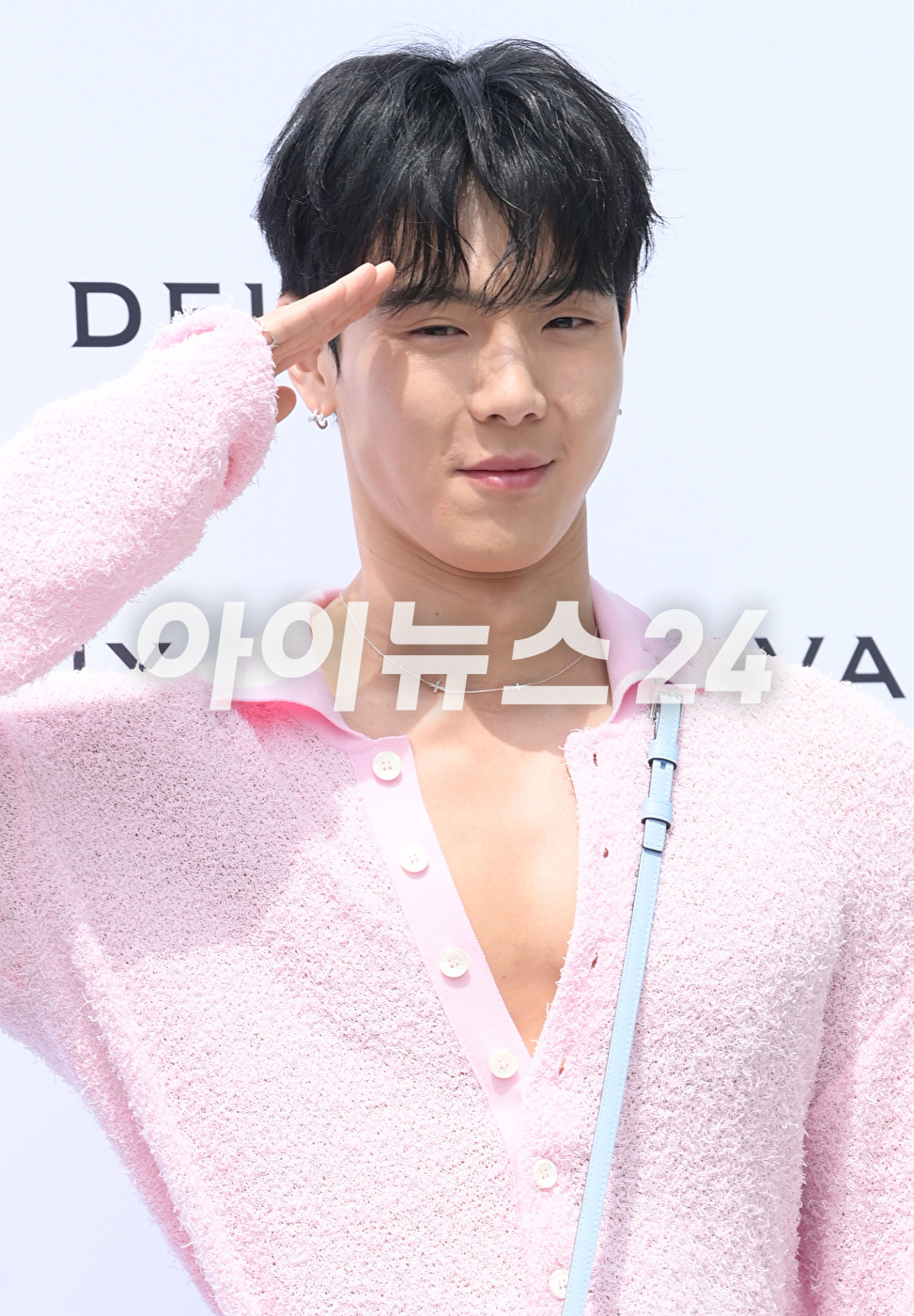 몬스타엑스 셔누가 12일 오후 서울 강남구 갤러리아 압구정점에서 진행된 델보(DELVAUX) 리뉴얼 오픈행사에 참석하고 있다. [사진=정소희 기자]