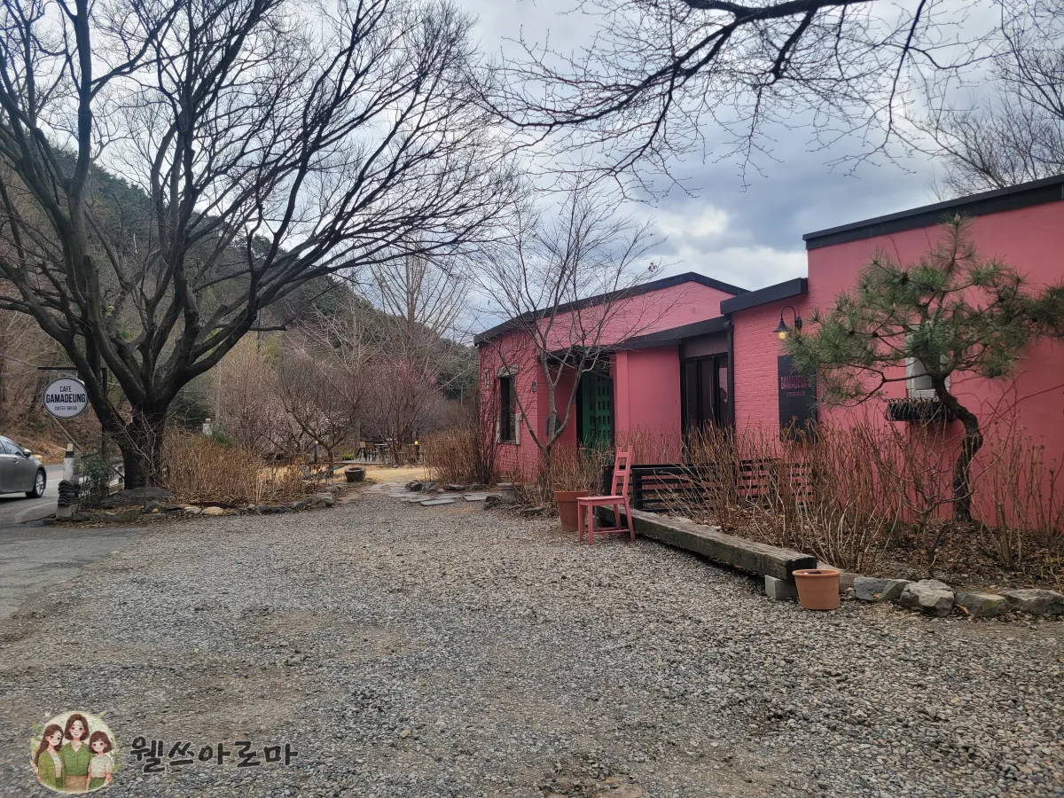 순매원근처카페-가마등-주차장에서바라본카페입구