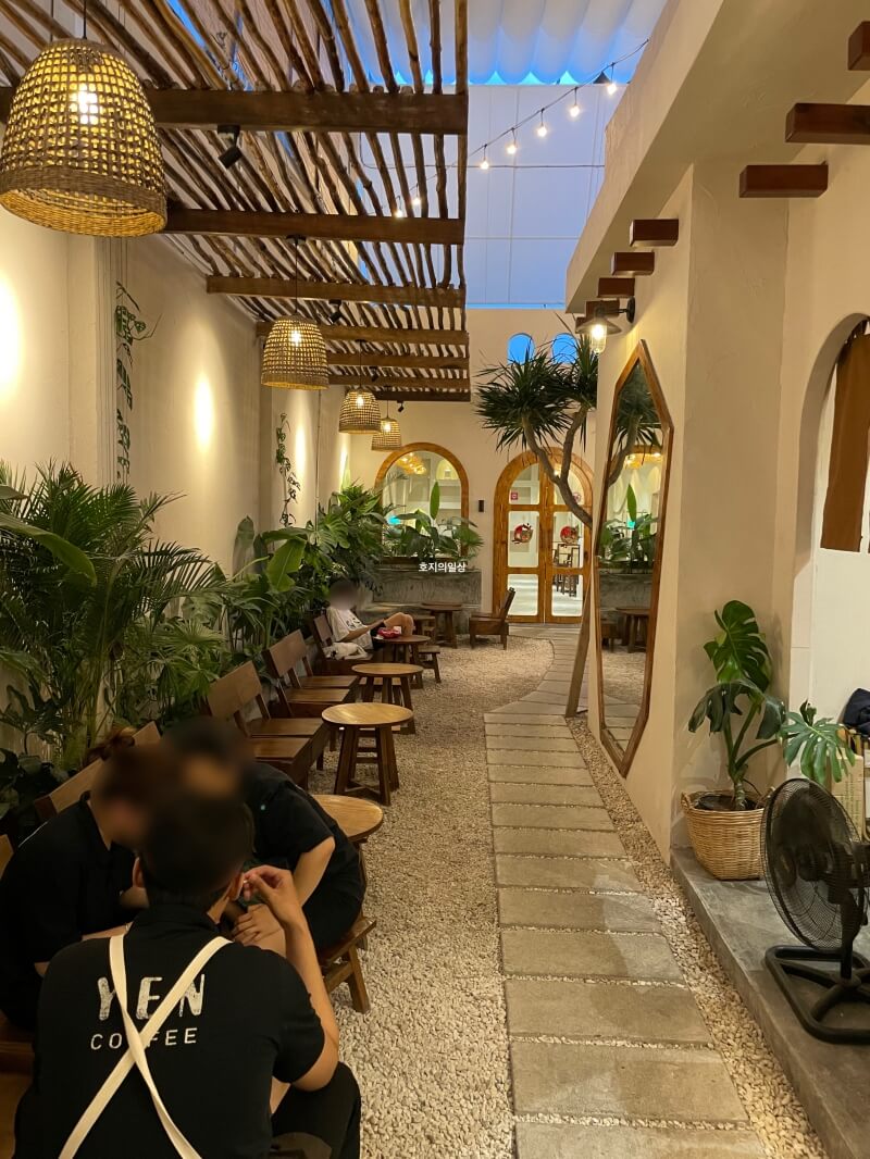 나트랑 신상 카페 옌 커피 앤 모어 - 테라스석