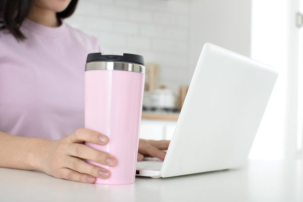 ‘이런’ 텀블러에 물 담아 마셨다가, 신장 다 망가질 수도