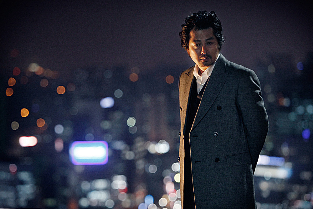 전설이 깨어난 날, 현대의 혼돈, 유쾌한 정의 — 영화 '전우치' 다시 보기