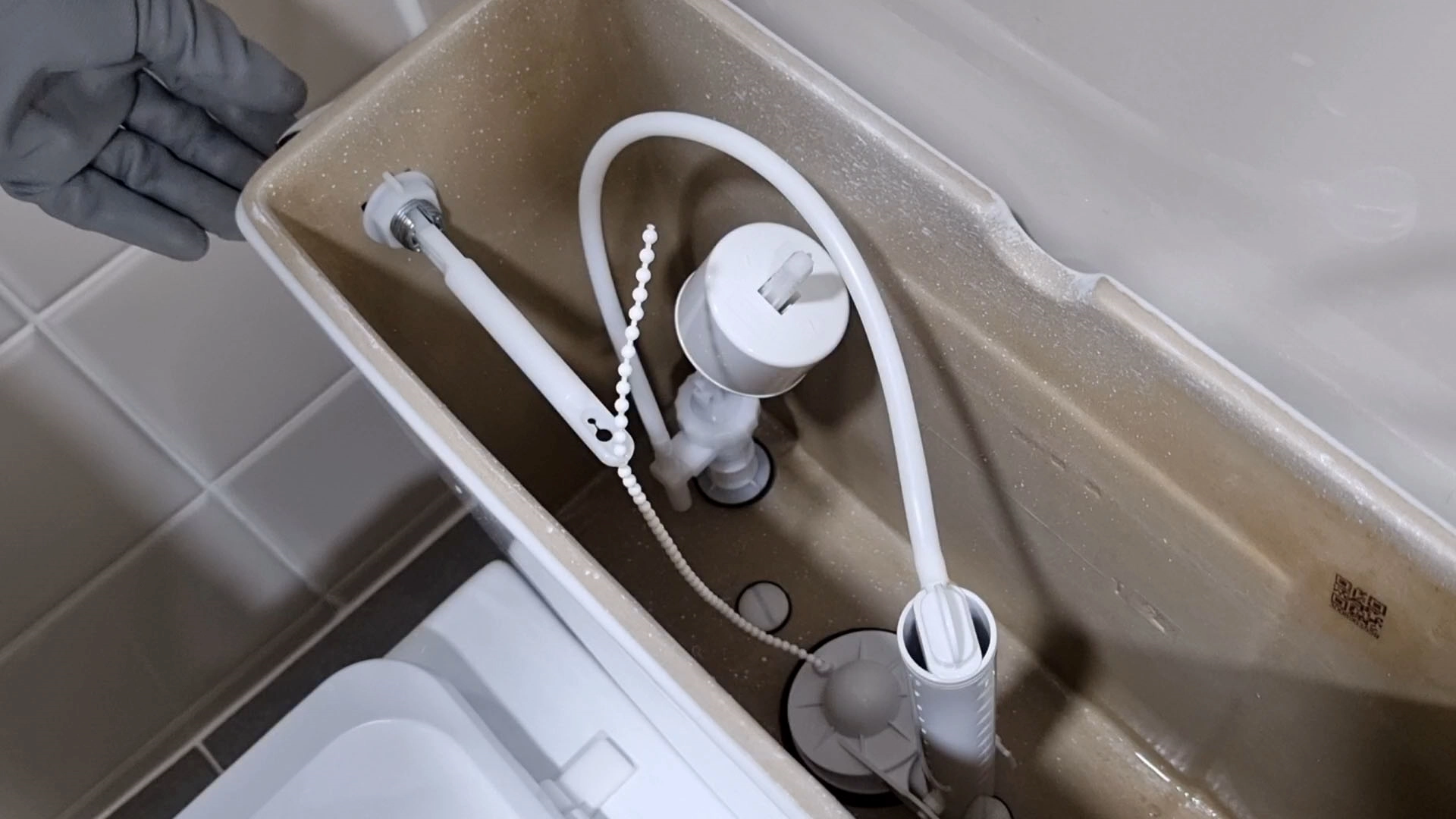 변기 레버 손잡이 고정 모습