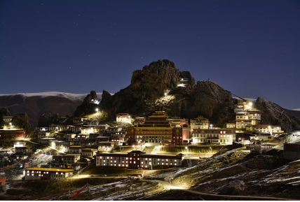 밤이 더 아름다운 도시들: 야경이 특별한 여행지 5곳