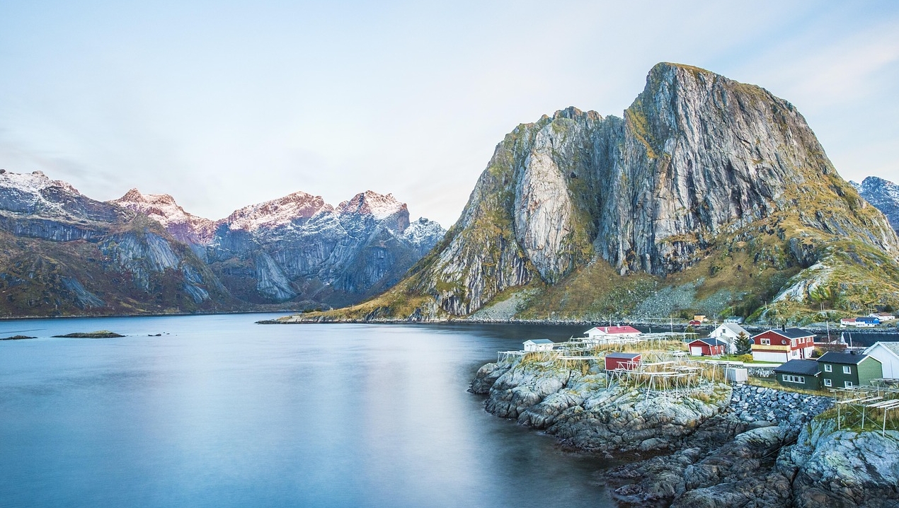 노르웨이 로포텐 제도 산과 바다의 조화