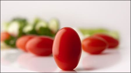 길쭉한 모양의 방울토마토