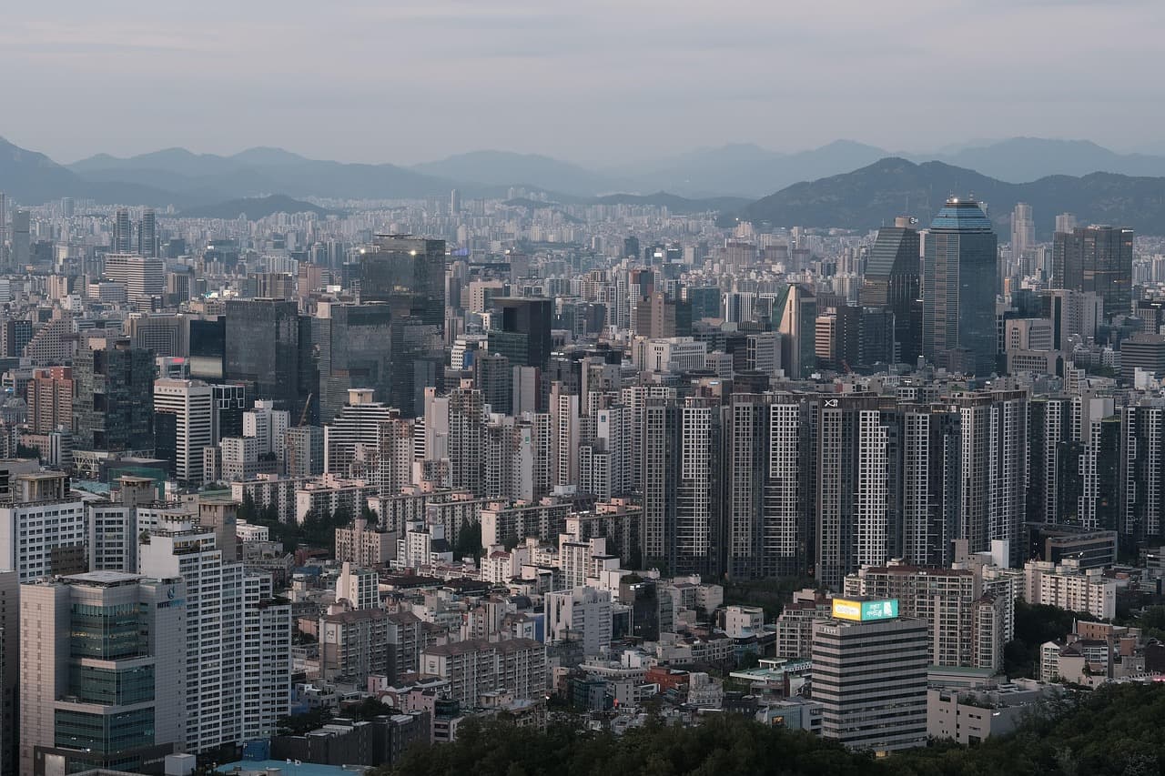 도시 복잡도(Complexity)가 상권 활성화에 미치는 영향: 사람을 끌어들이는 거리의 구조를 해부하다