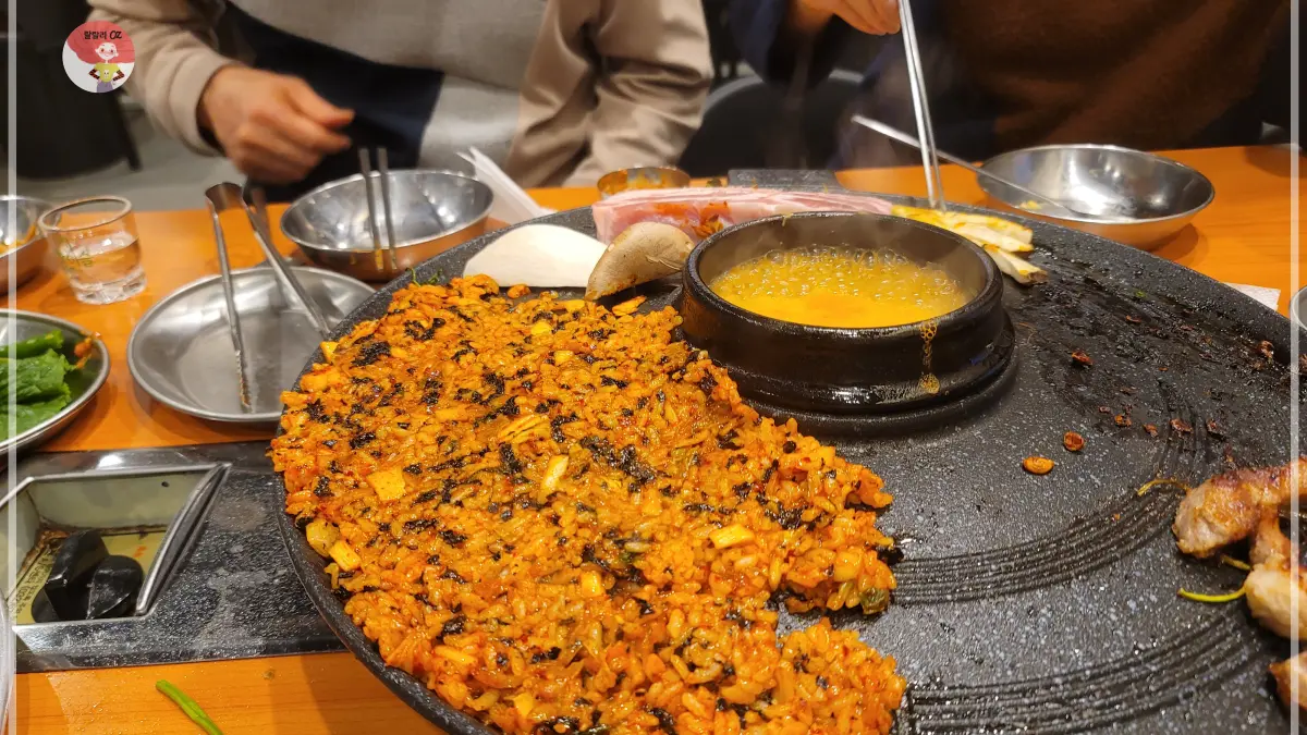 경기-남양주-다산점-효자동솥뚜껑-보리밥집-솥뚜껑에-볶음밥과-된장찌개가-부글부글