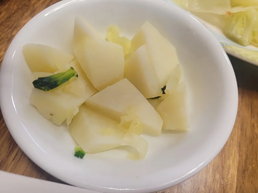 데친 양배추&middot;브로콜리&middot;감자&middot;토마토 + 구운 표고버섯 한 그릇 아침: 10분 완성 다이어트 &amp; 건강 레시피
