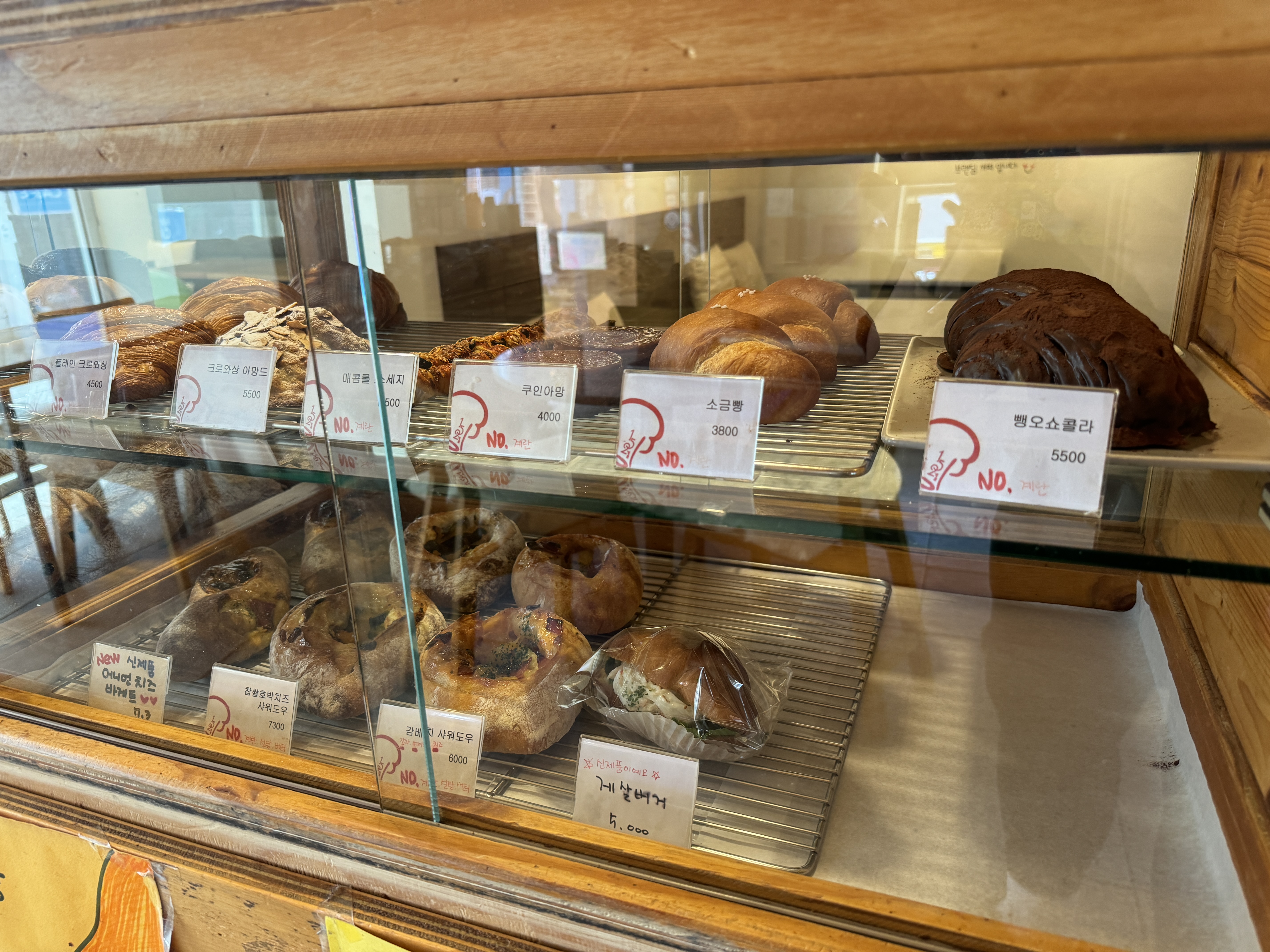 도봉동-카페-152길-빵진열대