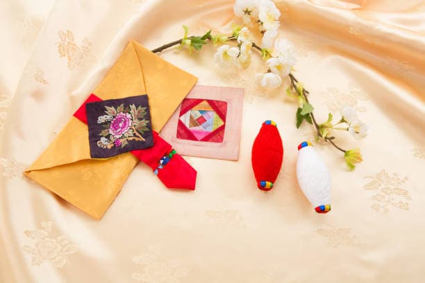 한국의 전통 공예품: 굿즈