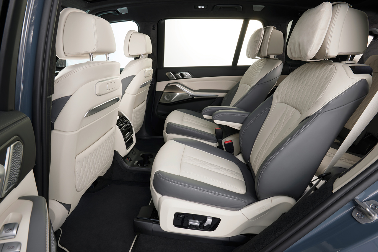 2024년형 BMW X7 실내 2열 6인승 시트 사진