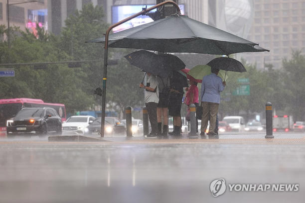 여름 폭염 폭우 시즌 건강 대비