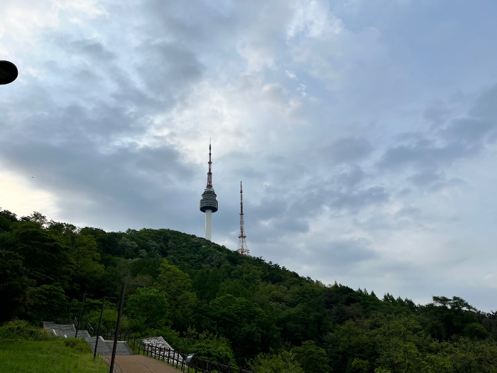 중간지점에서 바라본 남산타워