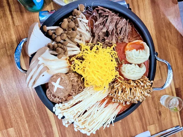 투데이 맛있는 메뉴 육개장 버섯 전골 맛있는 식당 추천 부산 부산시청 맛집