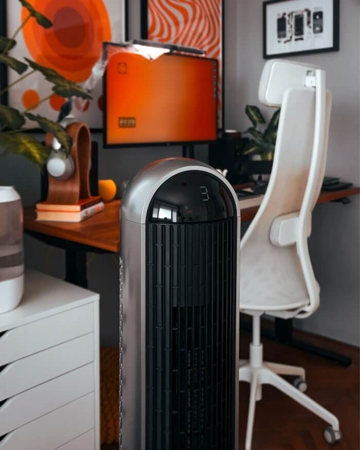 신세대 가전 에티켓 스탠드형 공기청정기 방향이 다른 사람을 향하지 않도록 조정한 습관