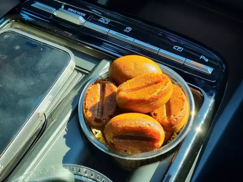 한티휴게소 카페에서 사 온 커피콩빵입니다.