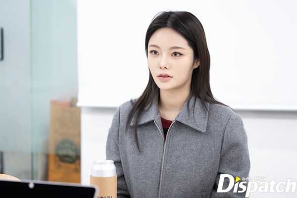 피프티 피프티 멤버 키나 디스패치와 인터뷰