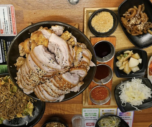 서울 강동구 천호 족발 맛집 &amp;#124; 2TV 생생정보 [장사의 신] &lsquo;산더미 마늘족발&rsquo; 진정한 족발 강동천호본점 