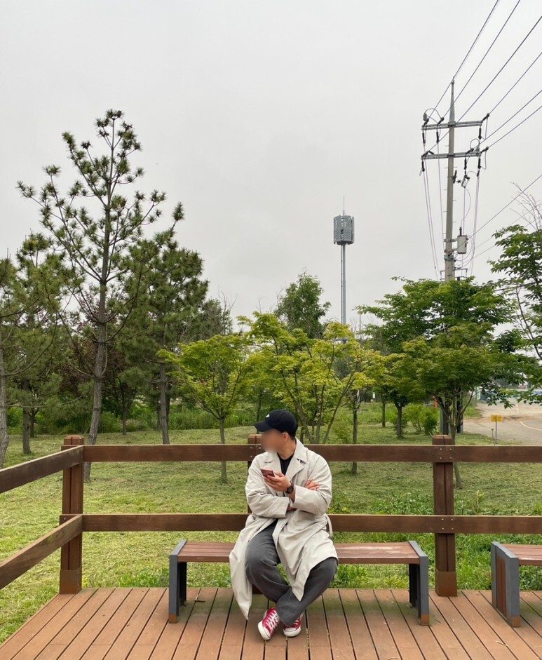 데일리룩(오뭘입) 나이키 헤리티지86 퓨추라 워시드 모자, 어커버 반팔, 유니폼브릿지 트렌치코트, 무신사스탠다드 데님팬츠, 남자데일리룩, 남자데일리코디, 남자데일리패션, ootd