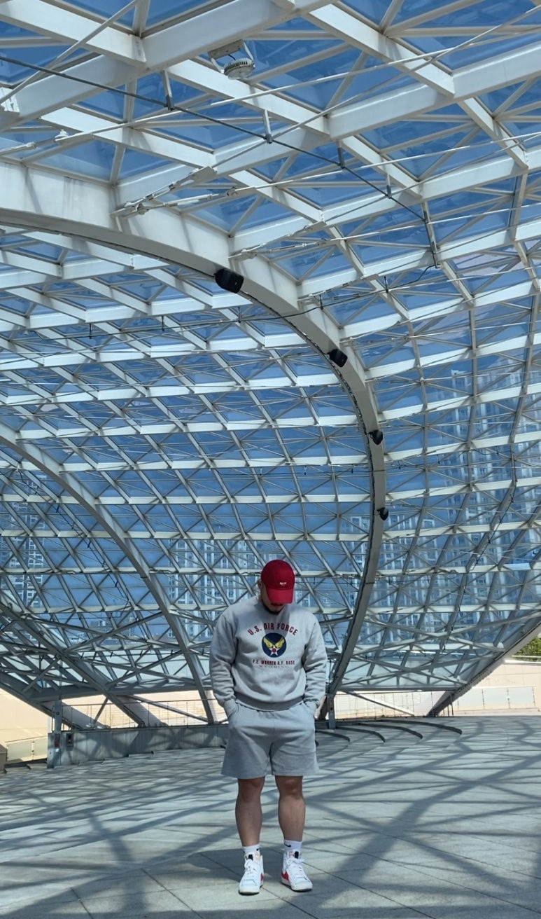 데일리룩(2025. 4. 25.)빈티지 볼캡 레드, 유니폼브릿지 멜란지 맨투맨 스웨트셔츠 , 무신사스탠다드 무신사 스웨트 쇼츠, 나이키 삭스 양말, 나이키 블레이저 미드 77 점보