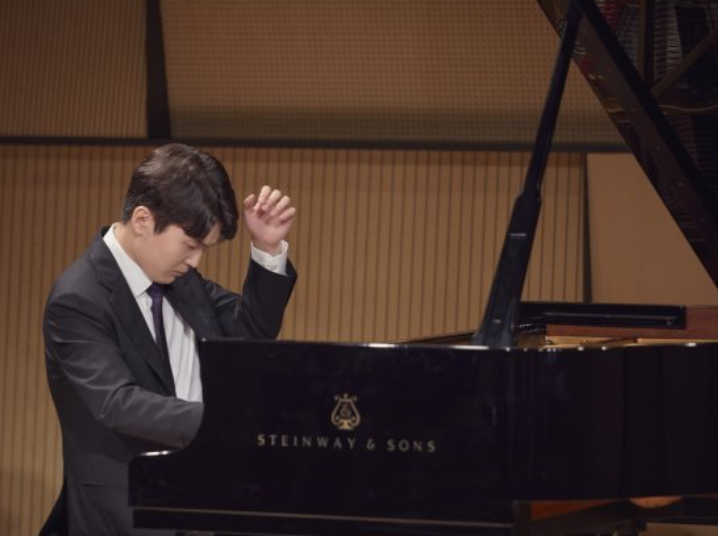 조성진 연주 표정