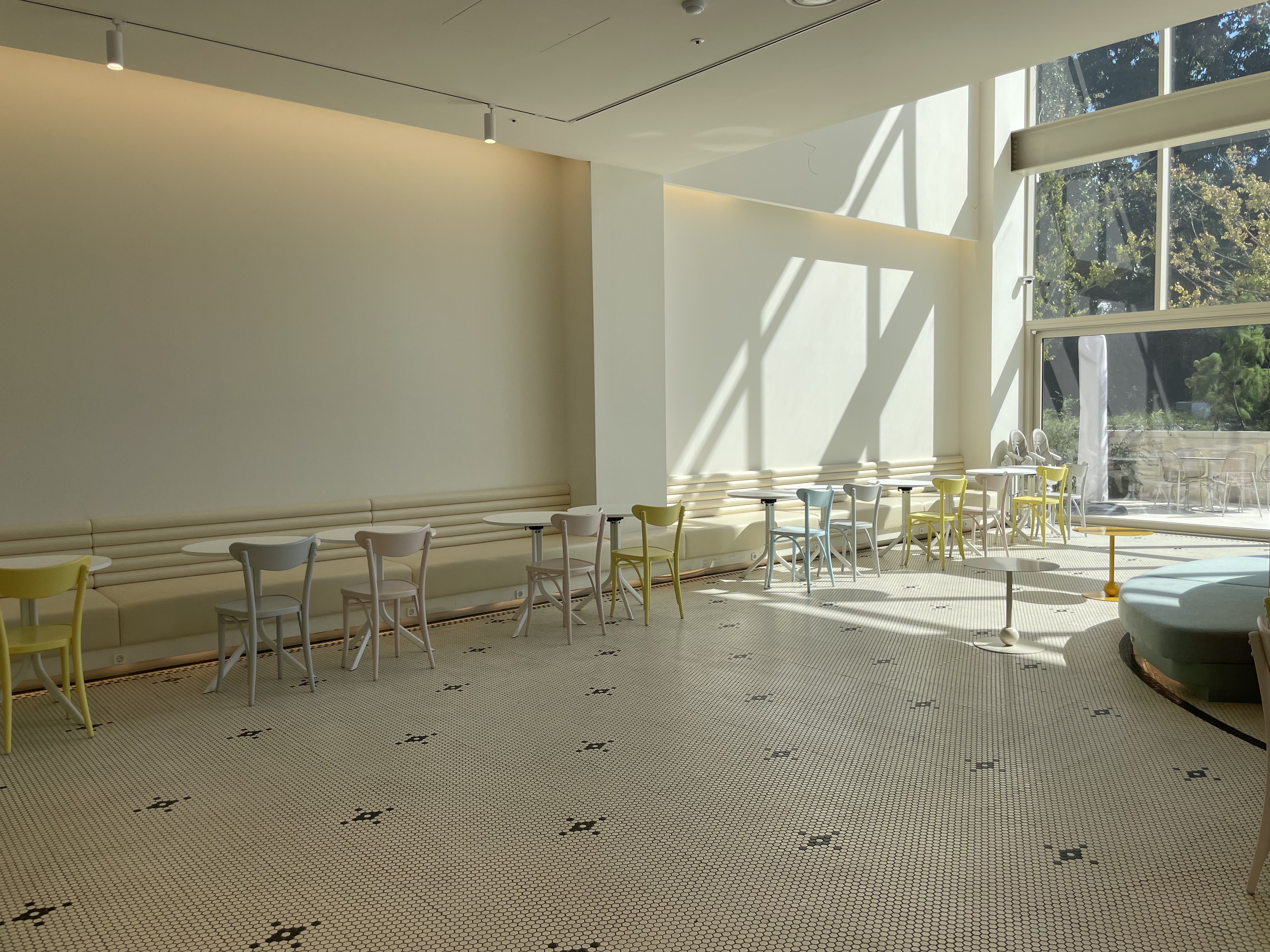 파주 공릉저수지 대형카페 모쿠슈라 프렌치카페