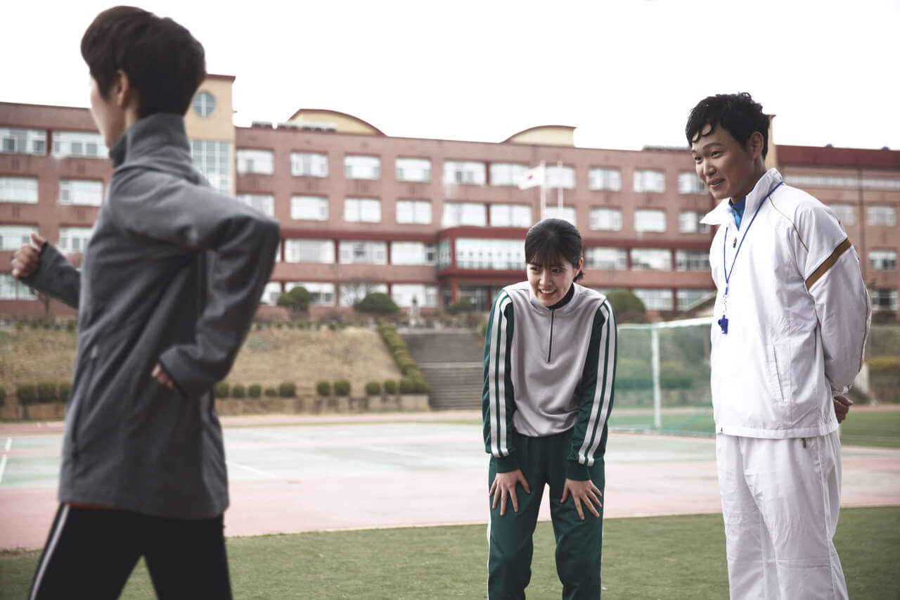 경보를 처음 시작해 즐거운 만복과 걷기 시범을 보이는 수지 선배 그리고 지켜보는 코치