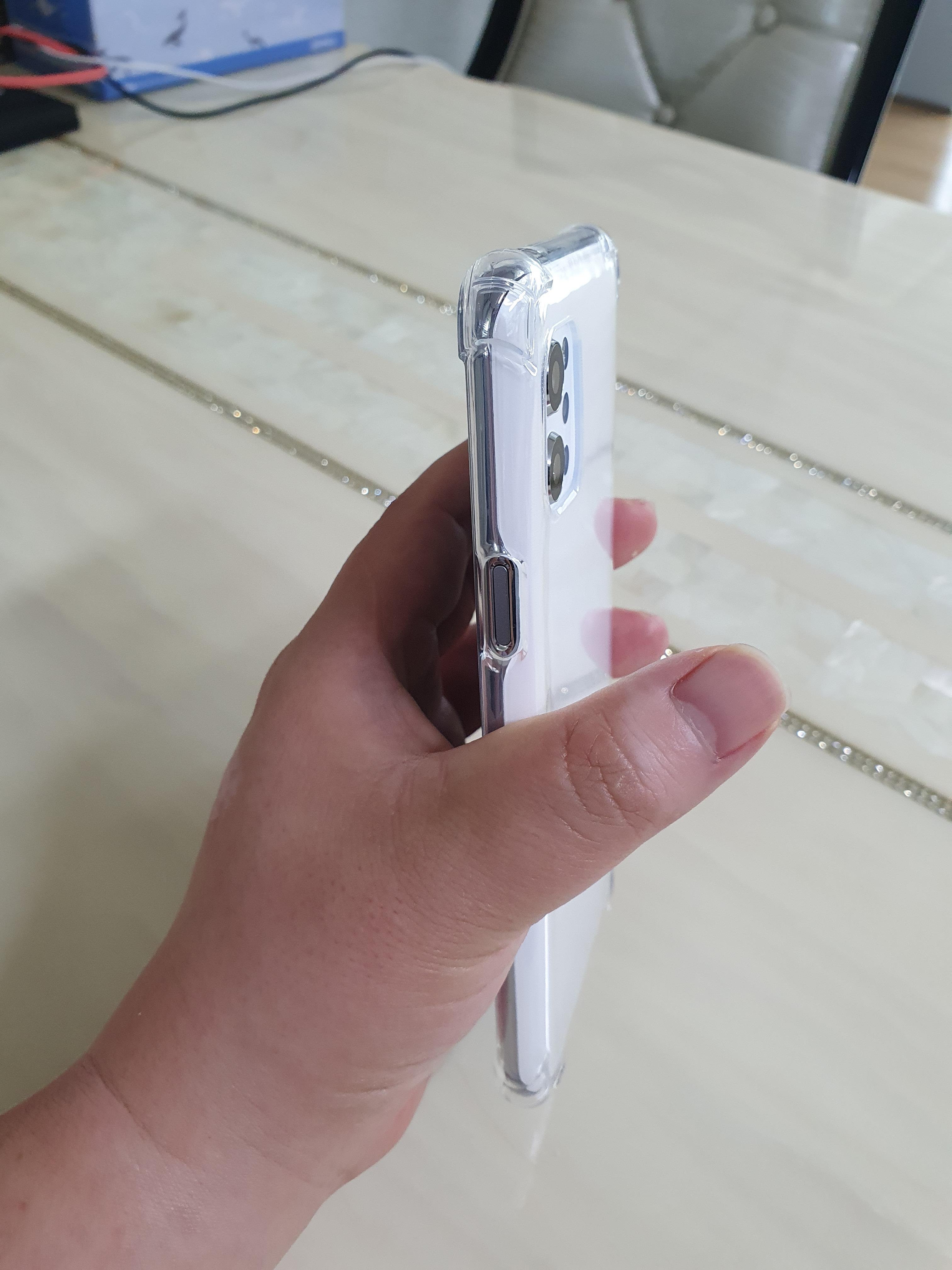 엘지스마트폰 Q92 가성비 젤리케이스 착용샷 측면부분2