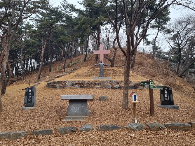 작은재 줄무덤 터